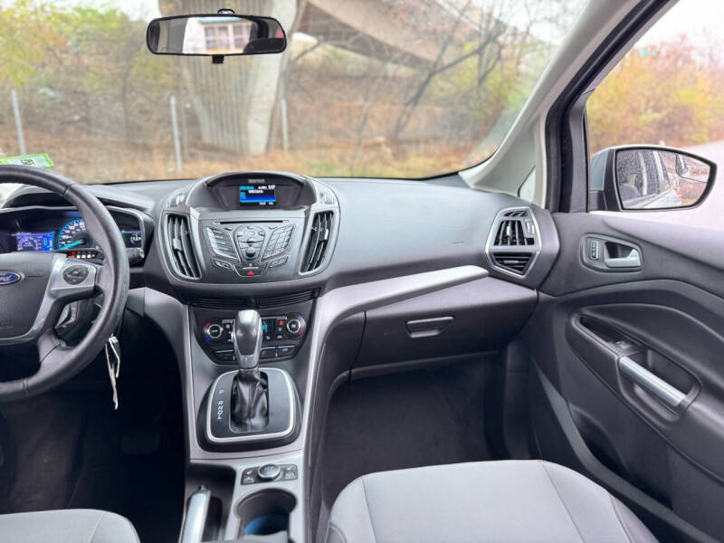 2013 Ford C-Max SE photo 18