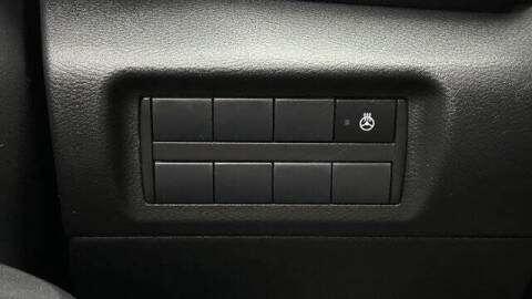 2022 Nissan Kicks SR