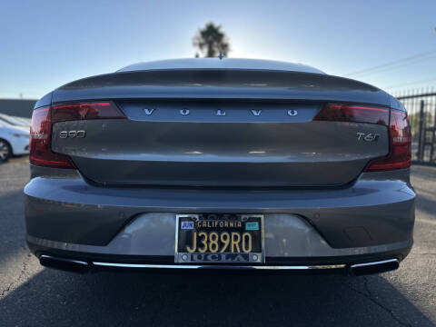 2017 Volvo S90 T6 Momentum