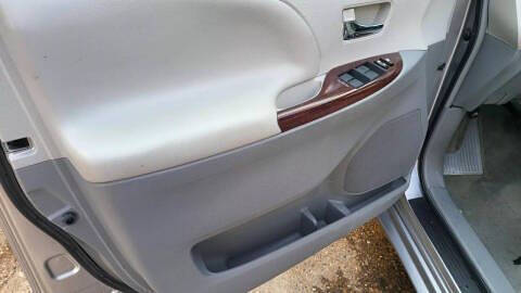 2012 Toyota Sienna XLE 8-Passenger