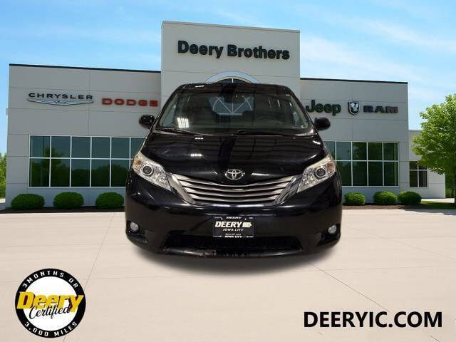 2017 Toyota Sienna XLE Premium 8-Passenger