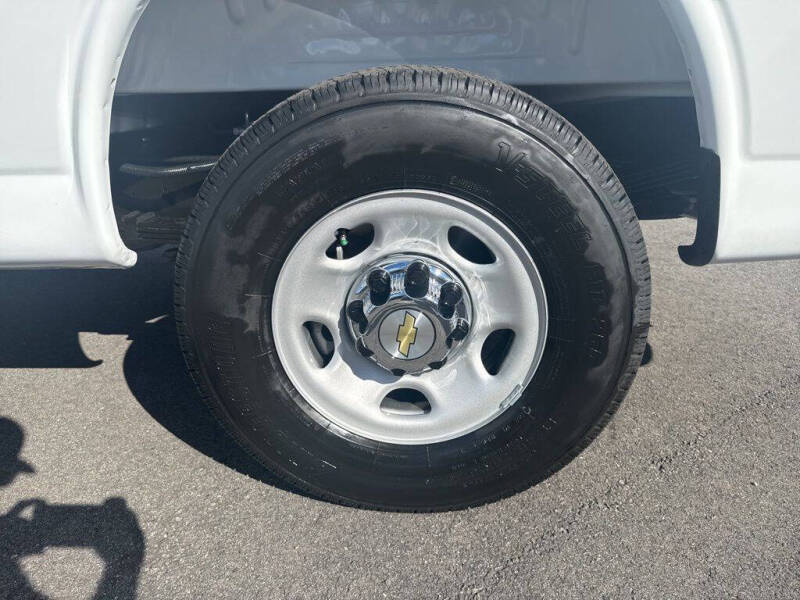 2025 Chevrolet Express 3500