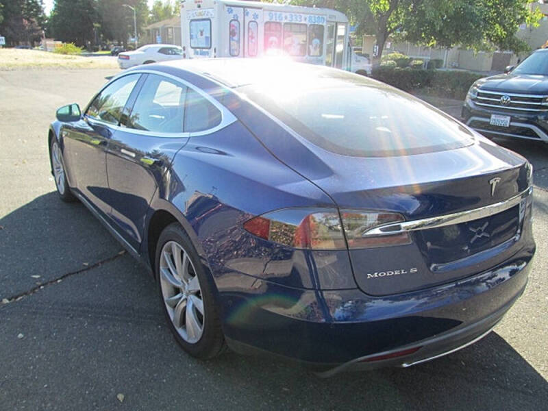 2015 Tesla Model S 90D