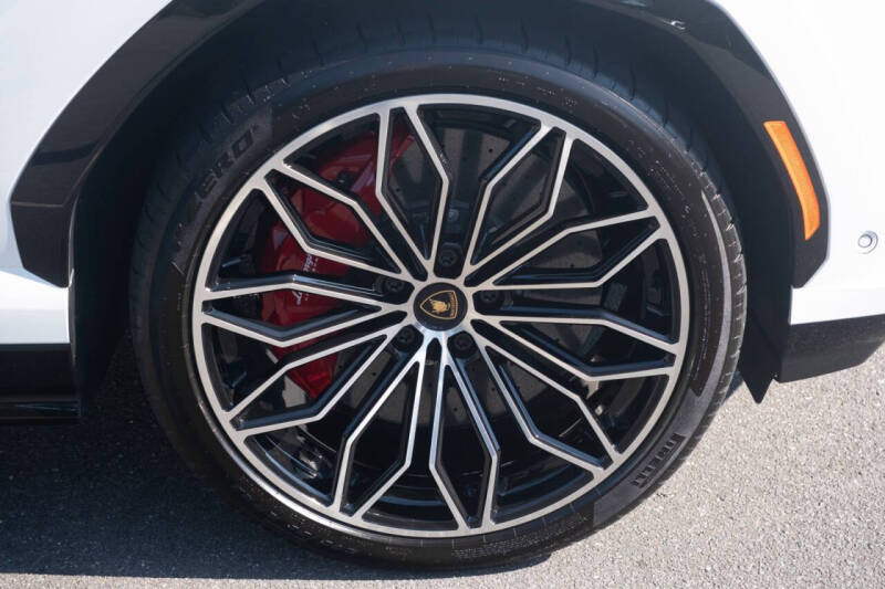 2025 Lamborghini Urus SE