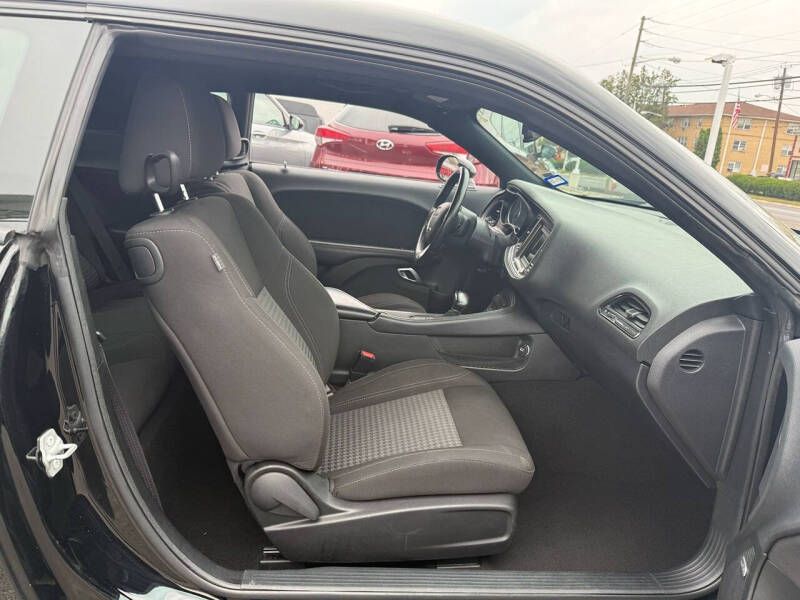 2023 Dodge Challenger SXT