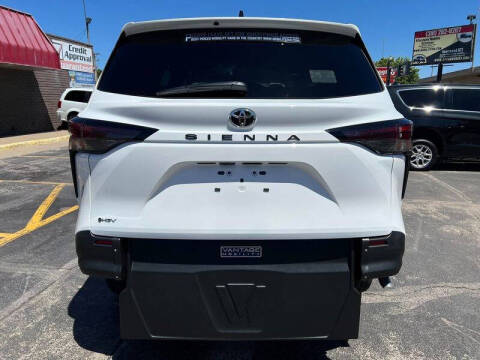 2026 Toyota Sienna LE 8-Passenger