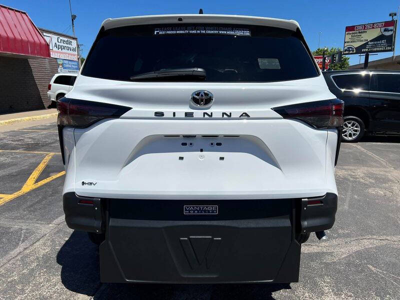2026 Toyota Sienna LE 8-Passenger