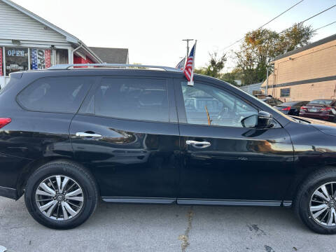 2017 Nissan Pathfinder SV