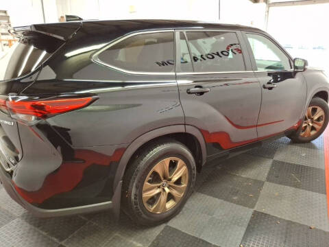 2023 Toyota Highlander Hybrid Bronze Edition