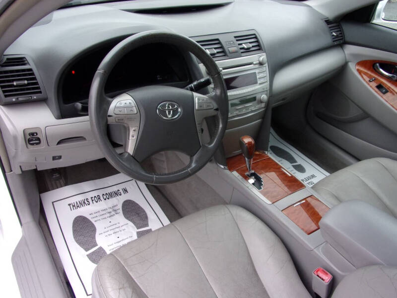 2010 Toyota Camry XLE photo 12