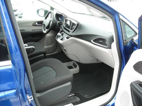 2021 Chrysler Voyager LX