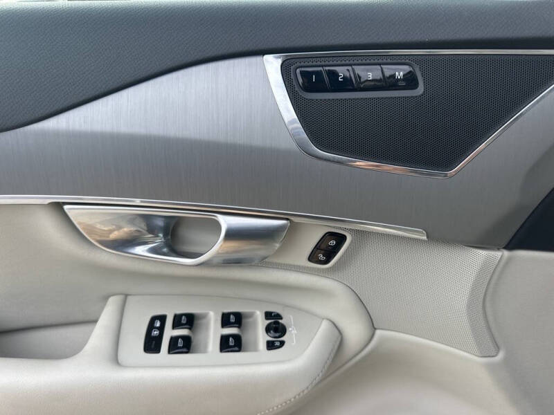 2023 Volvo XC90 B5 Core