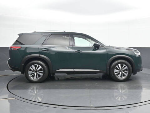 2023 Nissan Pathfinder SL