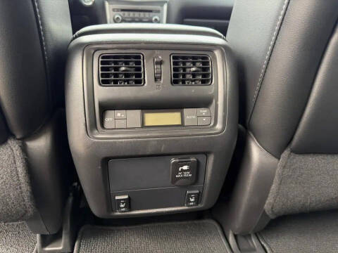 2017 Nissan Pathfinder SL