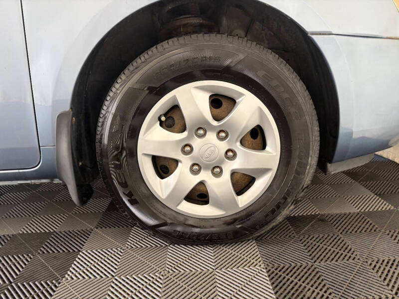 2008 Kia Sedona LX