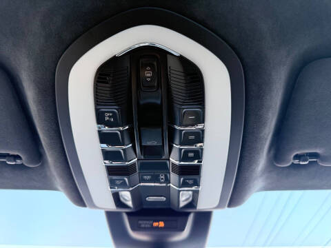 2016 Porsche Macan Turbo