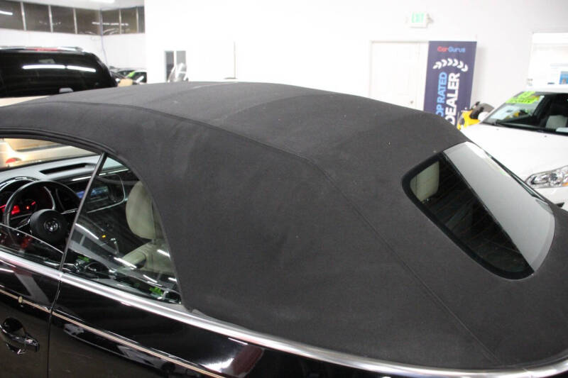 2013 Volkswagen Beetle Convertible 2.5L 50s Edition