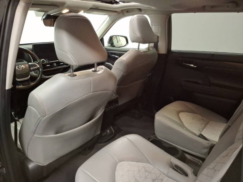 2023 Toyota Highlander Hybrid Bronze Edition