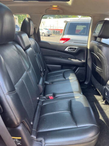 2017 Nissan Pathfinder Platinum