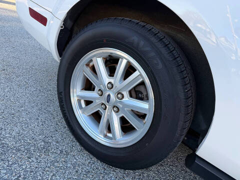 2006 Ford Mustang V6 Deluxe