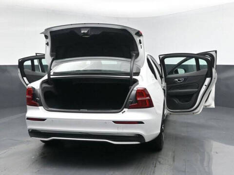 2024 Volvo S60 B5 Core Dark Theme