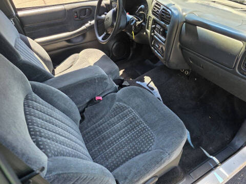 2000 Chevrolet S-10 LS