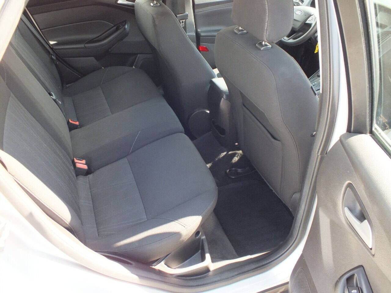 Silver 2018 Ford Focus SE SE 4dr Hatchback 15