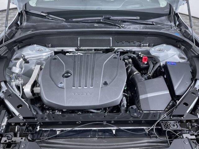 2025 Volvo XC60 B5 Ultra Dark Theme