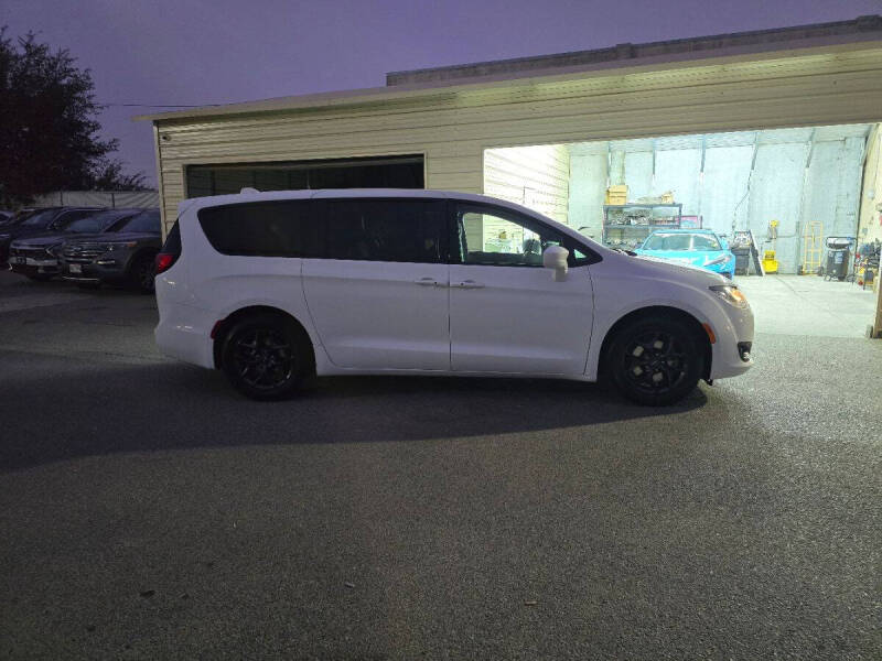 2020 Chrysler Pacifica Touring