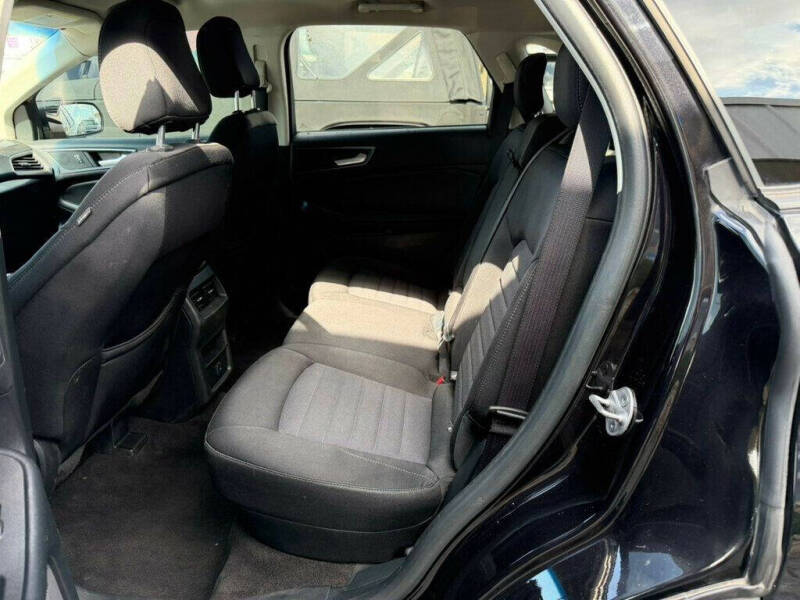 2020 Ford Edge SE
