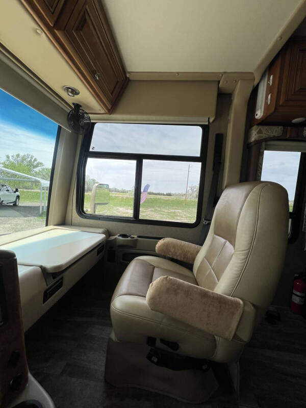 2016 Thor Motor Coach Palazzo 33.2 1 Owner!