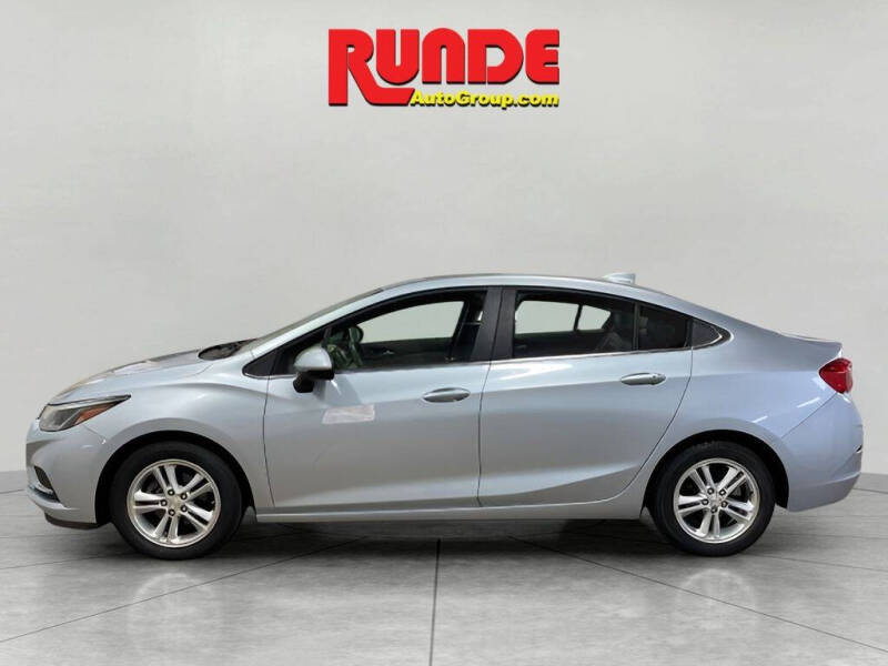 Used 2017 Chevrolet Cruze LT with VIN 1G1BH5SE9H7267091 for sale in Hazel Green, WI