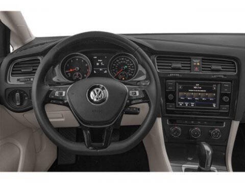 2018 Volkswagen Golf TSI SE