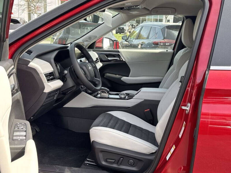 2025 Mitsubishi Outlander SE