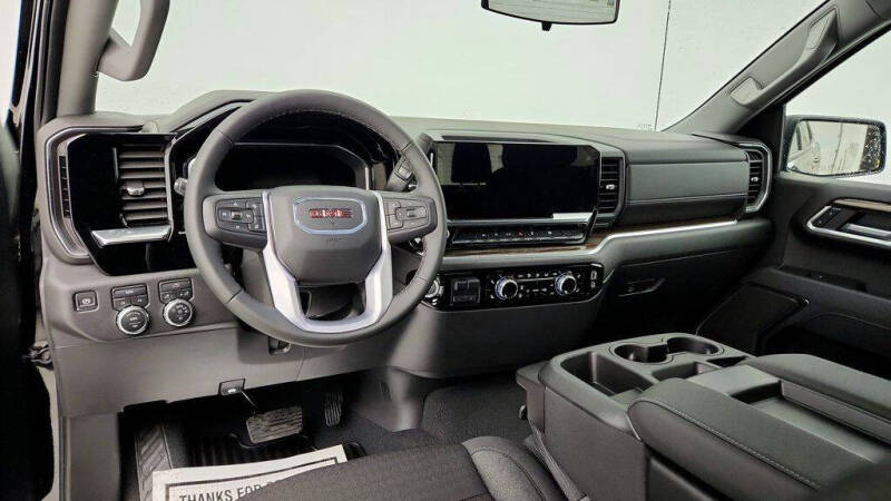 2025 GMC Sierra 1500 Elevation Standard