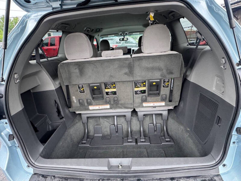 2016 Toyota Sienna LE 8-Passenger