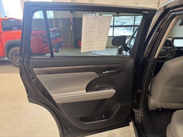 2023 Toyota Highlander L