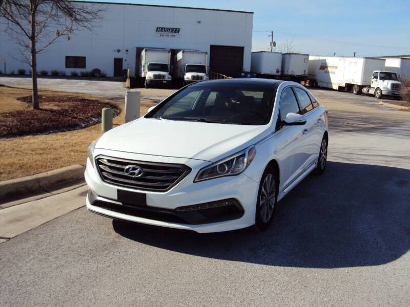 2016 Hyundai Sonata for sale at ARIANA MOTORS INC in Addison IL