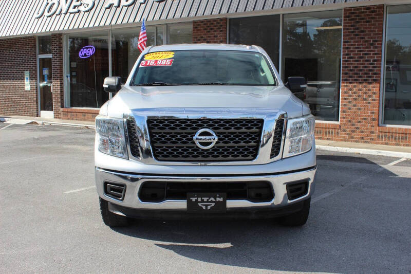 2017 Nissan Titan SV