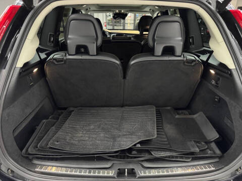 2018 Volvo XC90 T6 Momentum