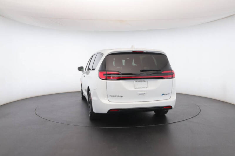 2022 Chrysler Pacifica Hybrid Touring L