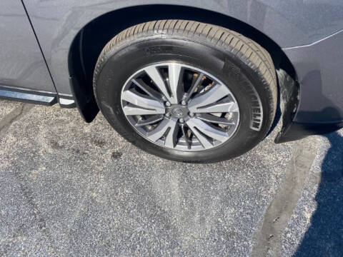 2020 Nissan Pathfinder SV