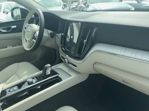 2025 Volvo XC60 T8 Plus Dark Theme