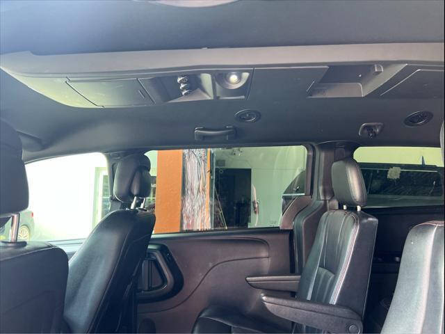 2016 DODGE Grand Caravan Minivan - $9,897