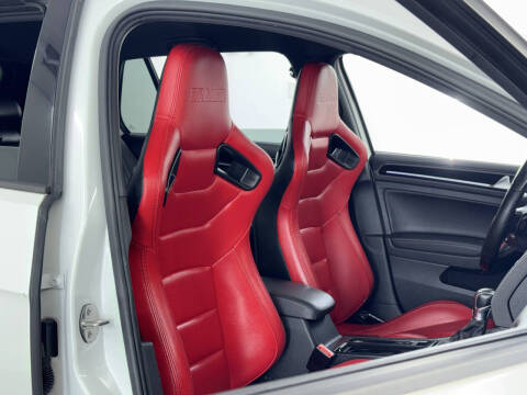 2016 Volkswagen Golf R 4Motion