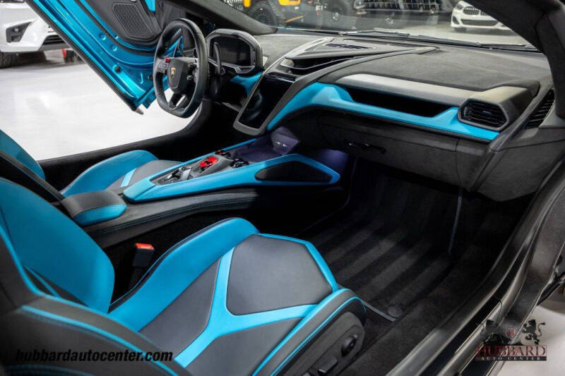2025 Lamborghini Revuelto
