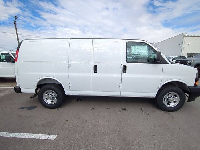 2025 Chevrolet Express 2500