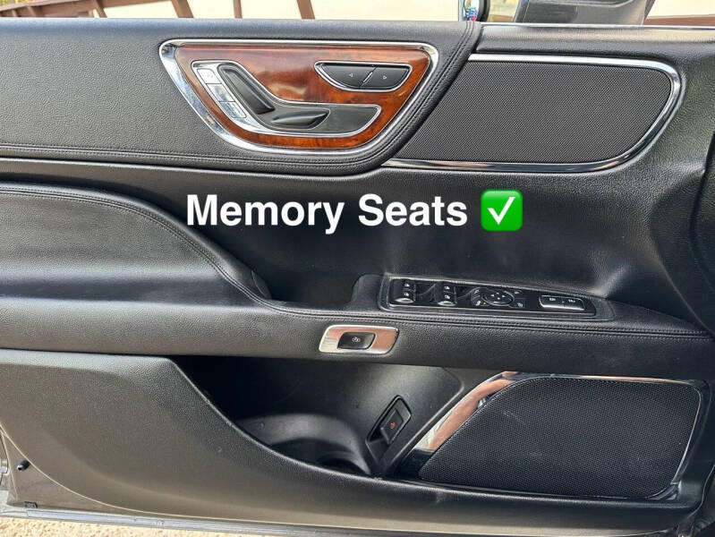 2017 Lincoln Continental Select