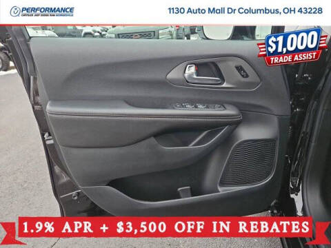 2026 Chrysler Pacifica Select