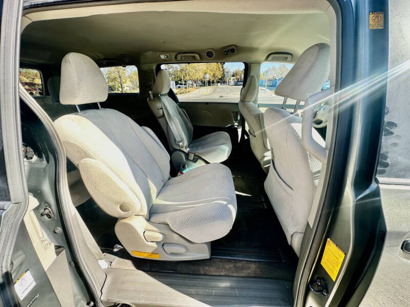 2012 Toyota Sienna
